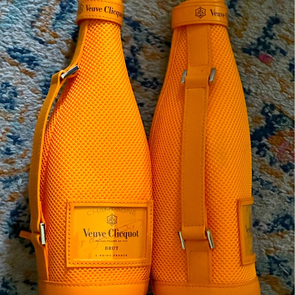 Veuve Cliquot Insulated Zipperd Ice Jacket Carrier - Picture 3 of 3